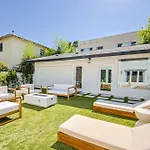 Elegant 6Br With Tranquil Outdoor Oasis