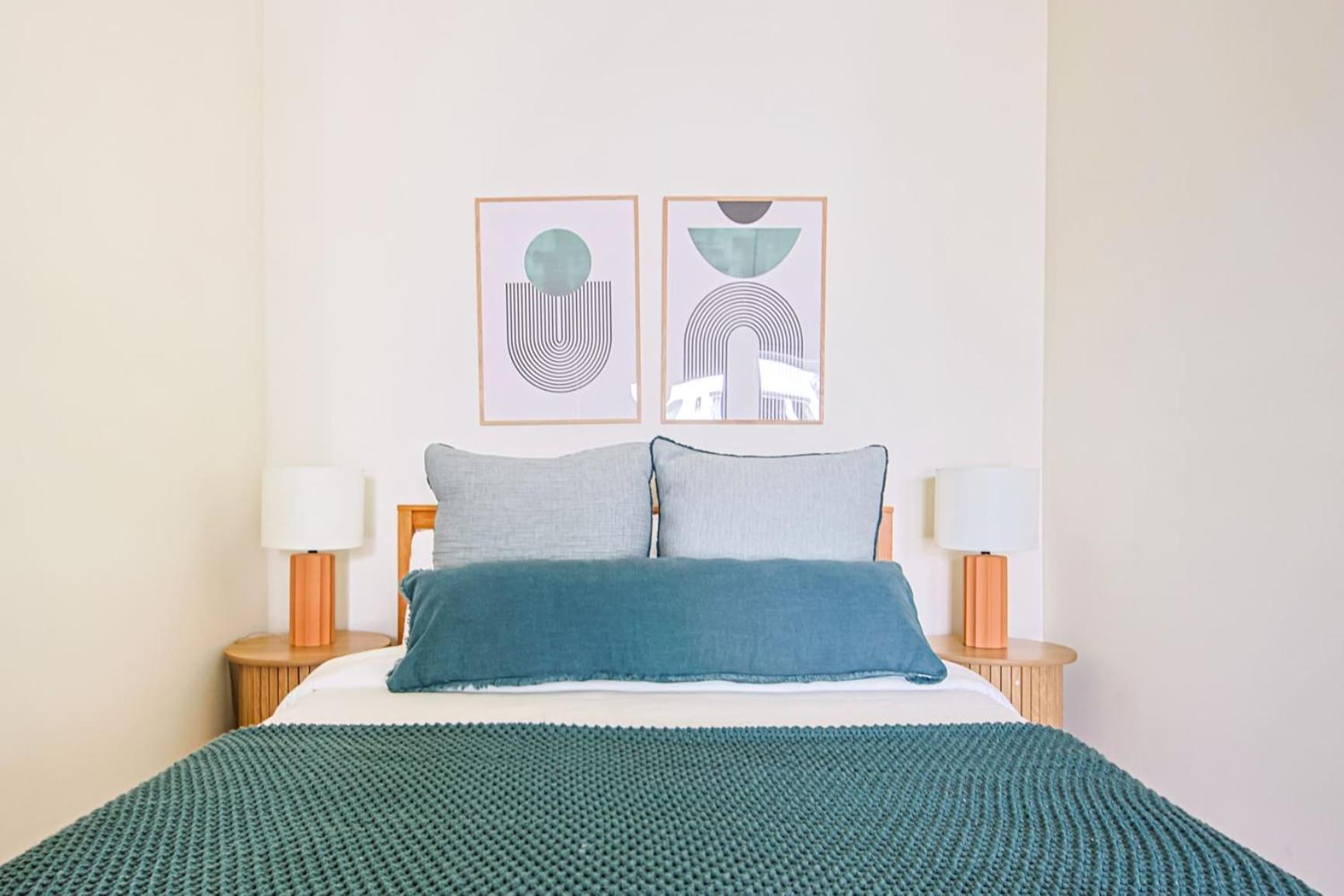 Holiday home Elegant 6br With Tranquil Outdoor Oasis *