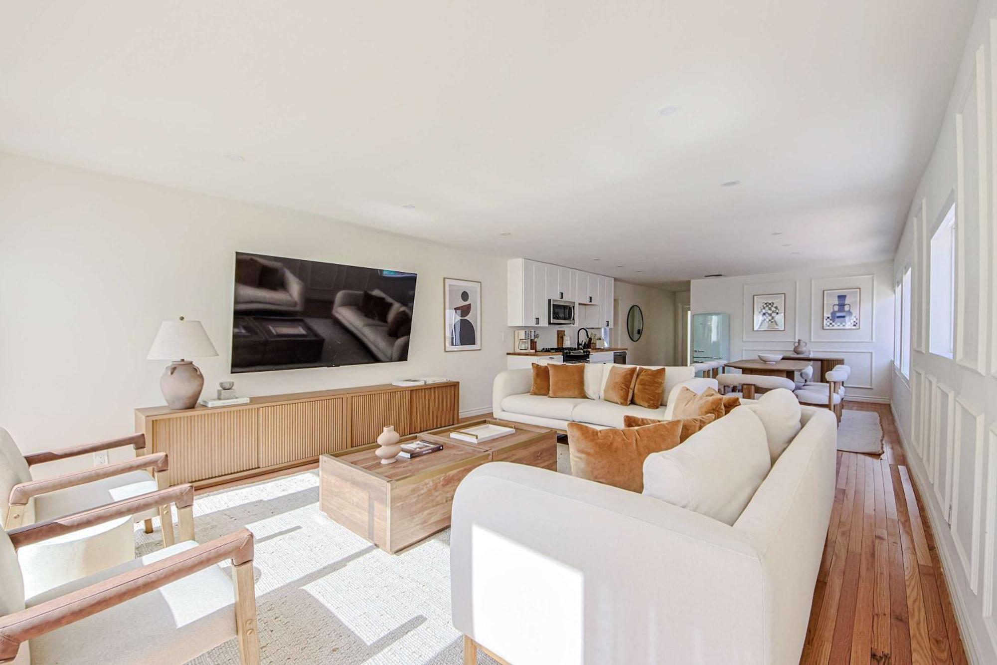 Holiday home Elegant 6br With Tranquil Outdoor Oasis *